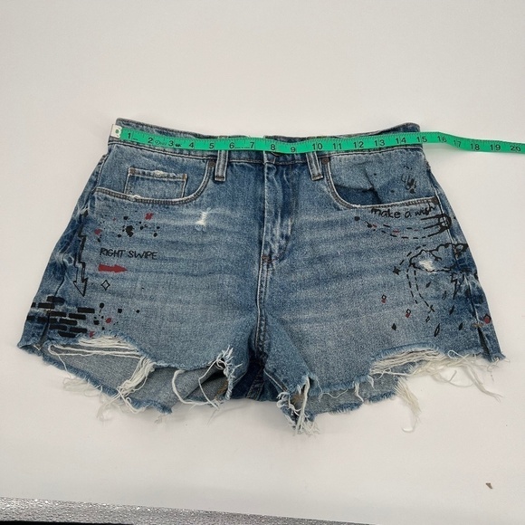 BLANK NYC Pin-Up High Rise Distressed Graffiti Jean Shorts Size 28 Women's - Picture 6 of 10